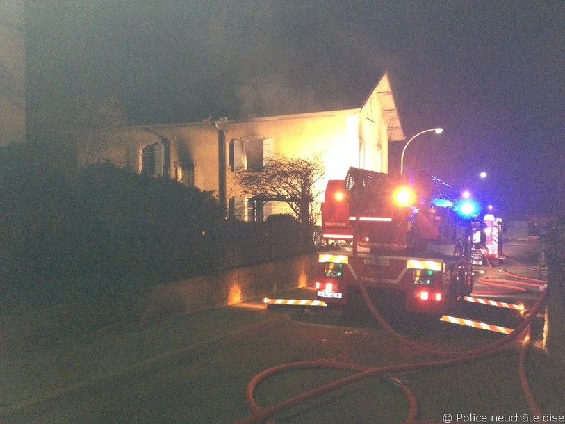 Le feu a pris peu avant 4h45 lundi matin.
