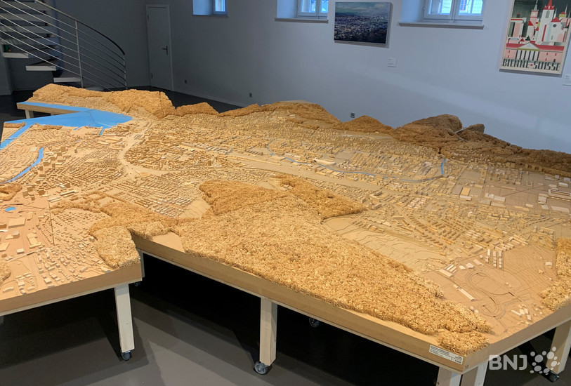 C'est la première fois que cette maquette de Bienne en liège et en bois est présentée entièrement assemblée.