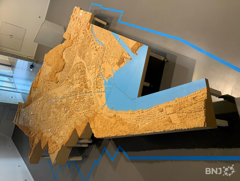 La maquette mesure 20m2 et la ville 20km2.