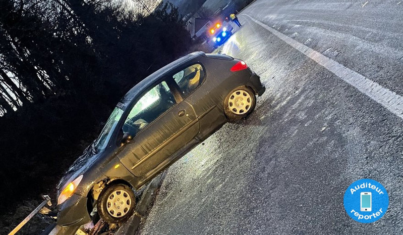 La conductrice victime d'un accident ce samedi matin à Chevenez n'a pas été blessée (photo: auditeur reporter).