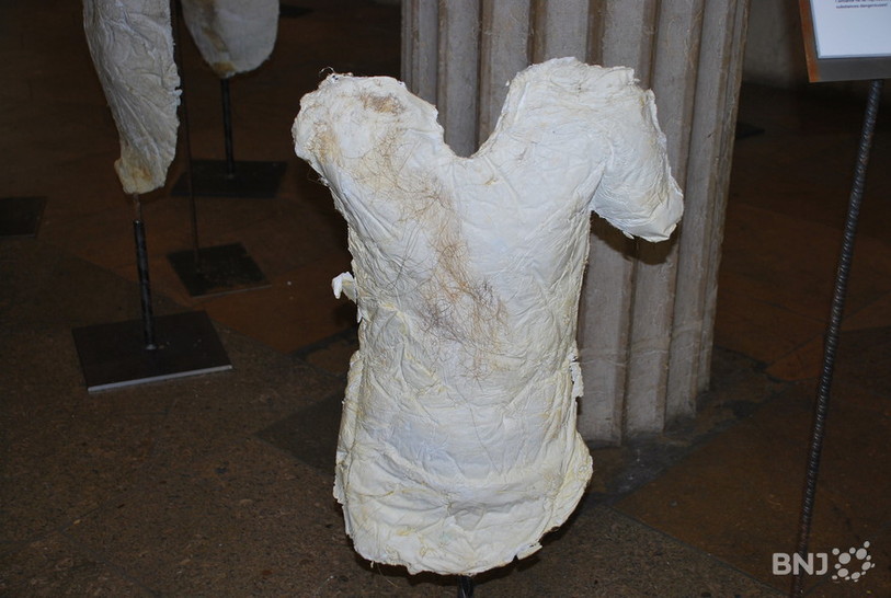 Un des 100 bustes symbolisant un décès causé par l'amiante