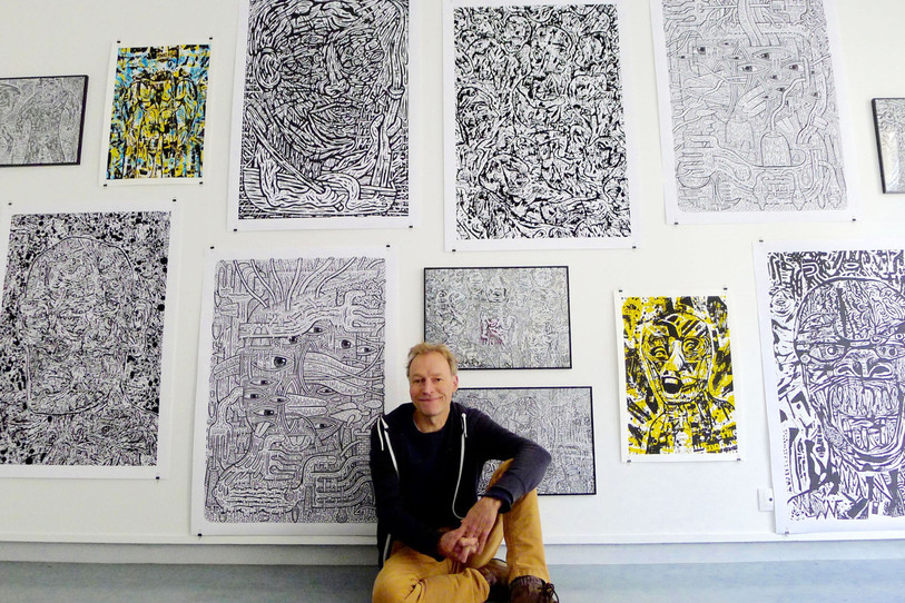Yves Hänggi, ici avec ses illustrations (Photos : Yves Hänggi)