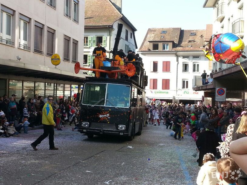 Les chars colorés ont défilé dimanche après-midi dans les rues de Payerne.