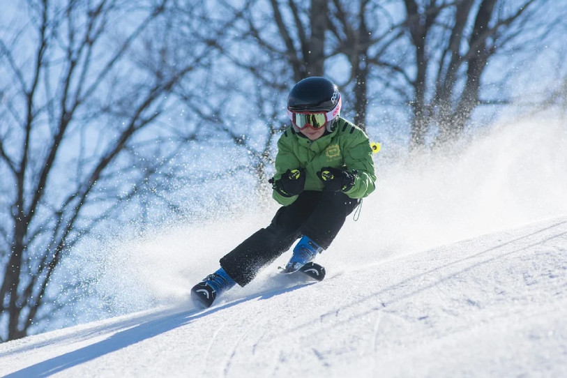 Les élèves du canton du Neuchâtel qui devaient partir en camp de ski au mois de janvier voient leur camp annulé. (Photo : libre de droits)