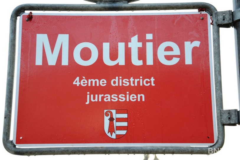 Le groupe Bélier a remplacé les panneaux à l'entrée de certains villages, dont Moutier.