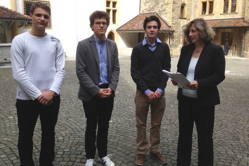 Les Jeunes socialistes neuchâtelois ont déposé leurs signatures vendredi à la Chancellerie d'Etat.