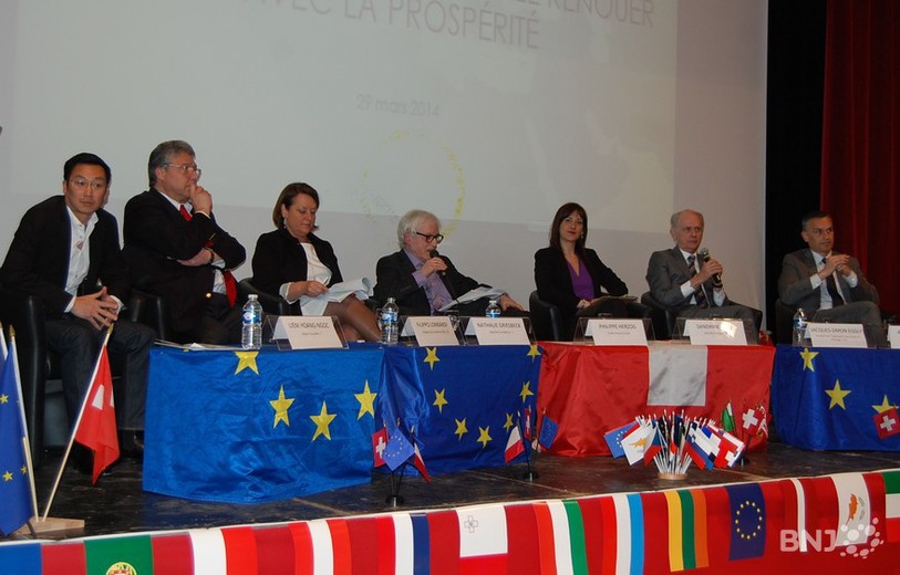 De nombreux intervenants étaient réunis pour une conférence-débat consacrée aux relations entre la Suisse et l'Europe.