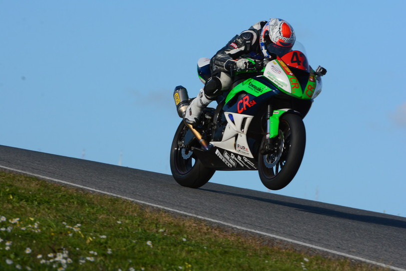 Stéphane Frossard sur sa Kawasaki 600cm3 (photo : www.stef-frossard.ch)