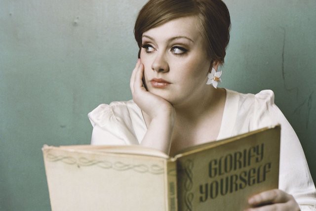 La chanteuse la plus écoutée dans les entreprises n’est autre qu'Adèle qui remporte encore une fois tous les suffrages.