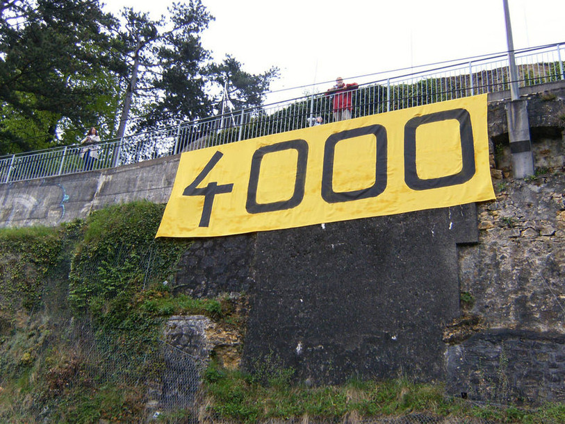 Une banderole a été déroulée à Neuchâtel. (Photo : Solidarités).
