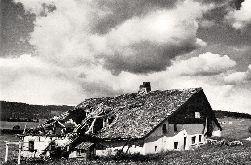 La ferme avant son sauvetage en 1964.