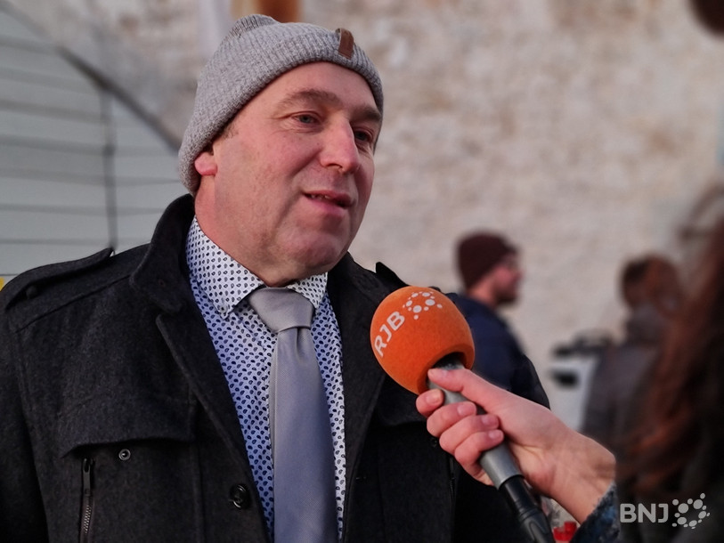 Markus Gerber, lui-même producteur de lait servant à la fabrication de la Tête de moine, se réjouit du succès du fromage à rosettes.