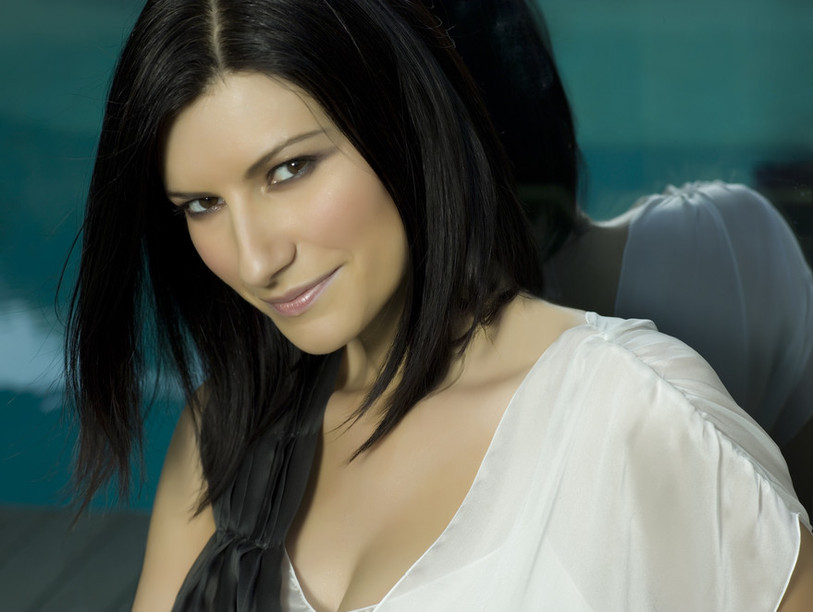 Mine de rien Laura Pausini affiche déjà 20 ans de carrière. Elle fête aujourd'hui ses 40 ans.