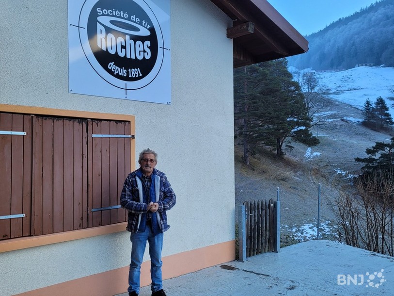Arnold Jacquemai, devant le stand de tir communal.