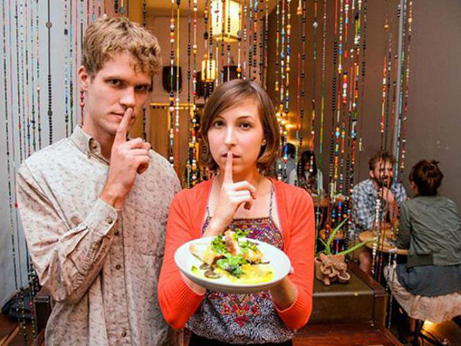 Au Silenting Dining à Brooklyn, vous êtes priés de manger en silence.
