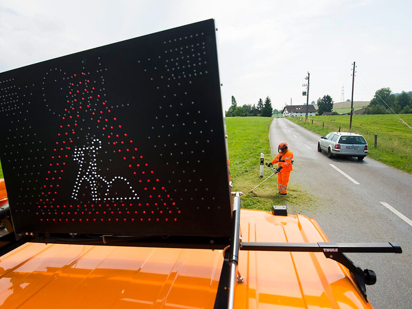 Des entreprises actives dans le domaine des routes sont soupçonnées d'ententes par la Comco. (Photo : KEYSTONE / Jean-Christophe Bott).