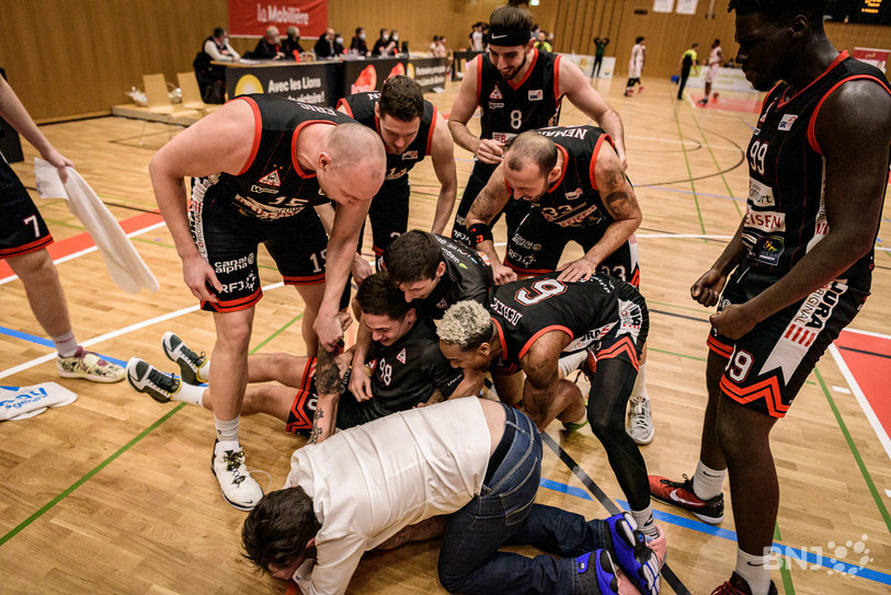Le BCB a célébré la victoire au buzzer comme il se doit (photo : Stéphane Bée).