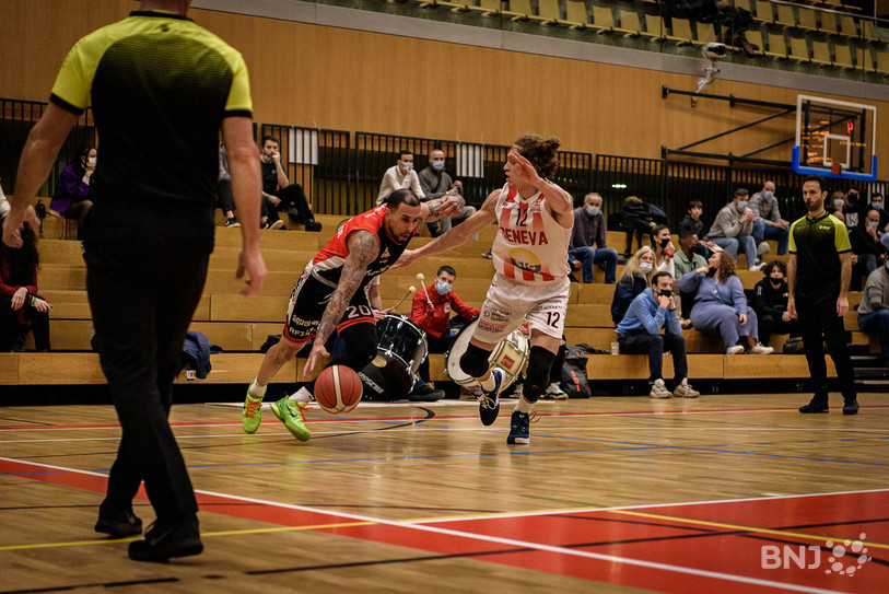 Les arbitres du pays ont une arme de plus pour diriger les rencontres de Swiss Basketball League (photo : Stéphane Bée).