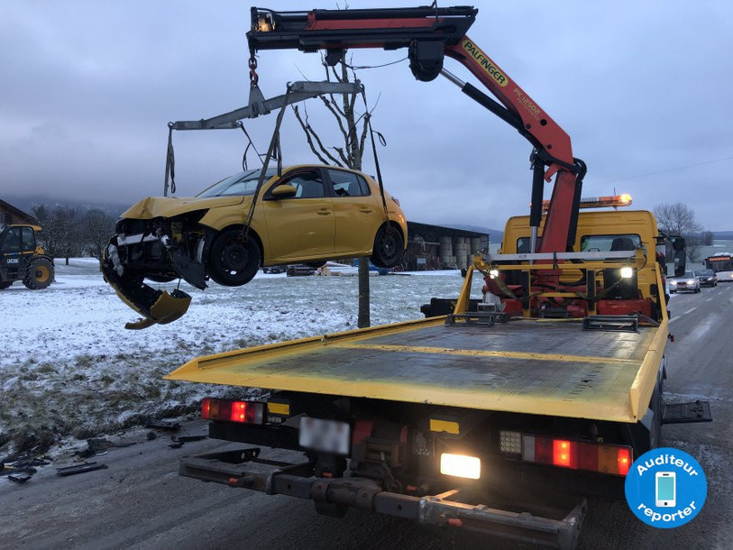 Une automobiliste et sa passagère ont été légèrement blessées ce vendredi sur les routes jurassiennes.