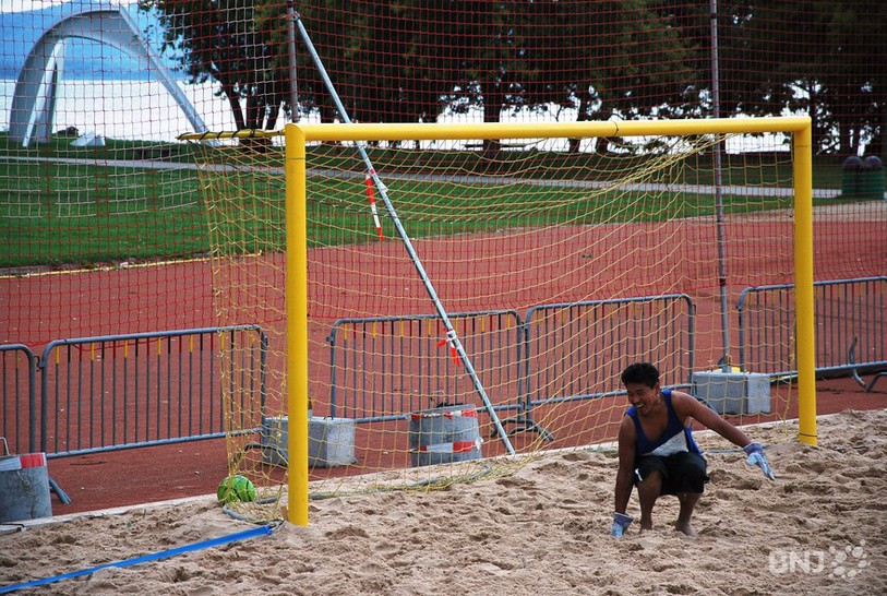 Au milieu des requérants d'asile et des joueurs locaux, deux équipes de migrants tibétains ont participé au tournoi.