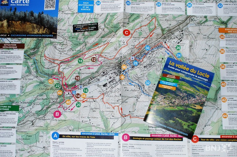 Guide et plan se glisse aisément dans la poche des promeneurs.
