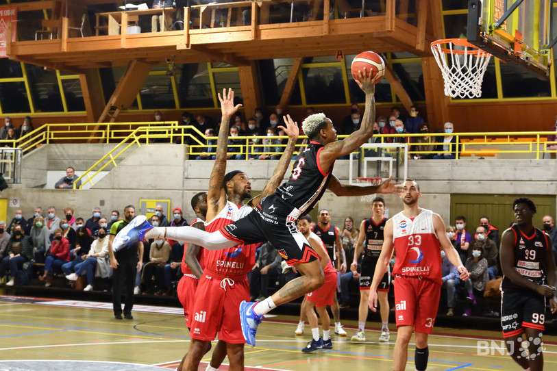 D'abord euphorique à l'image de Derek Jackson, le BCB a vécu un calvaire après le retour des vestiaires. (Photo : Georges Henz)
