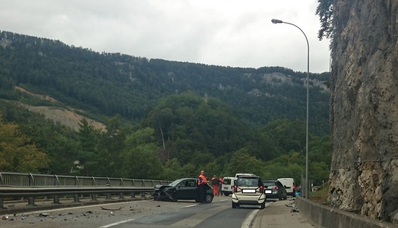 Un accident sans gravité a fortement perturbé le trafic sur l'A16 vendredi soir (photo auditeur)