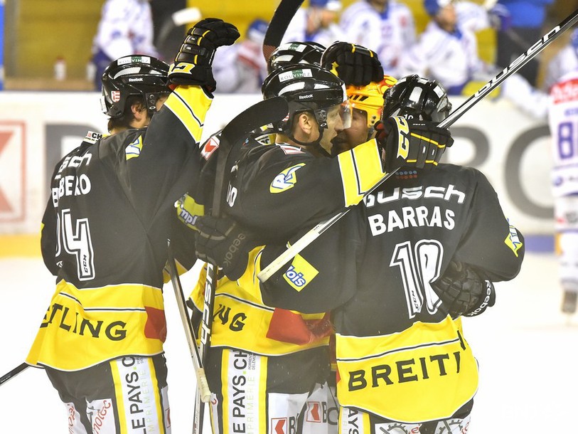 Le HC Ajoie entame sa saison par une victoire devant son public