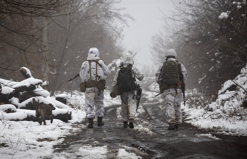 Des soldats ukrainiens ont notamment été mobilisés le long de la frontière avec la Russie. (Photo : AP Photo/Andriy Dubchak).