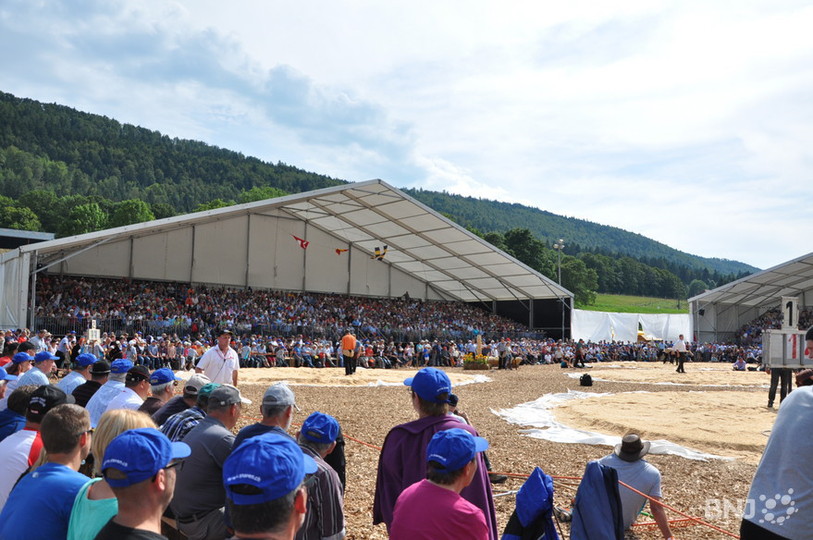 Le terrain de Châtillon durant la Fête de lutte cantonale bernoise le 10 août dernier.