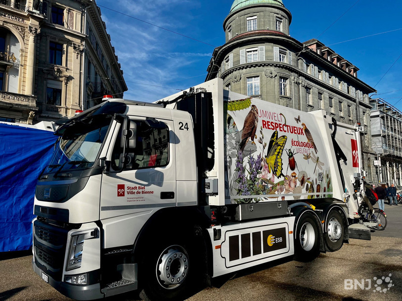 Il va sillonner la ville de Bienne : l’un des cinq camions électriques de la cité seelandaise qui a été présenté vendredi place Centrale.