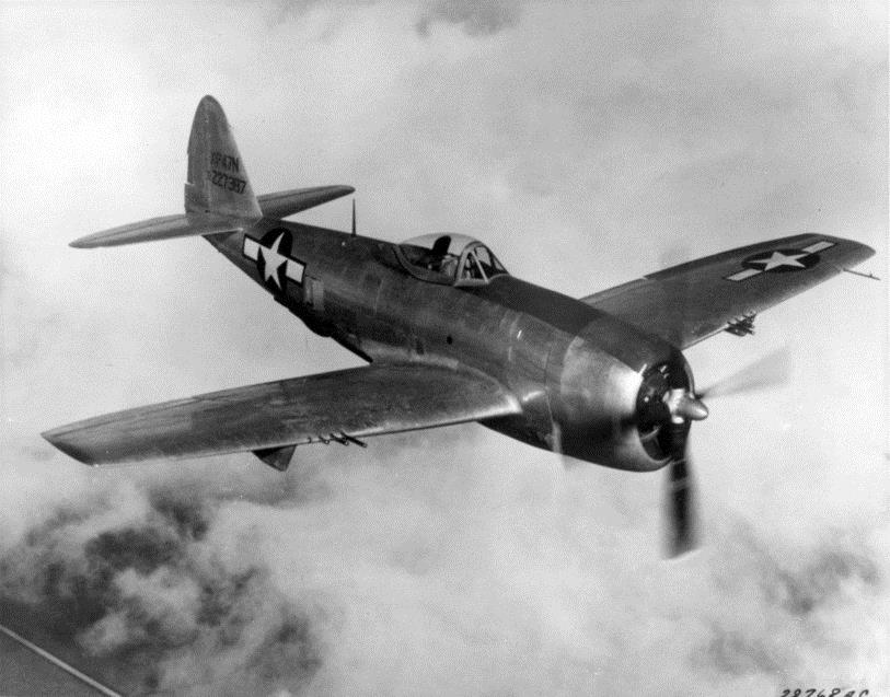 CCe sont deux avions comme celui-ci, des Thunderbolt P47, qui ont bombardé le village du Noirmont en 1944