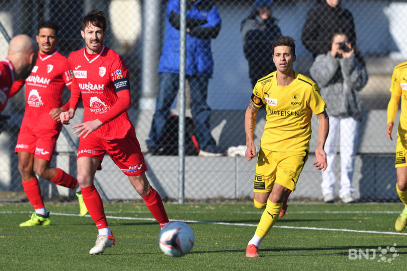 François Affolter et le FC Bienne ont dominé Steve Coehlo et le FC Bassecourt. (Photo : Georges Henz).