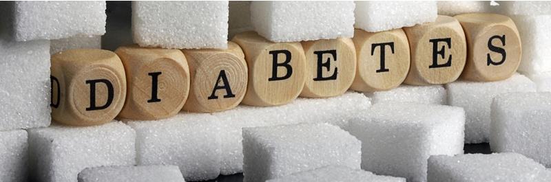 morceaux de sucre et lettres de scrabble avec le mot diabète