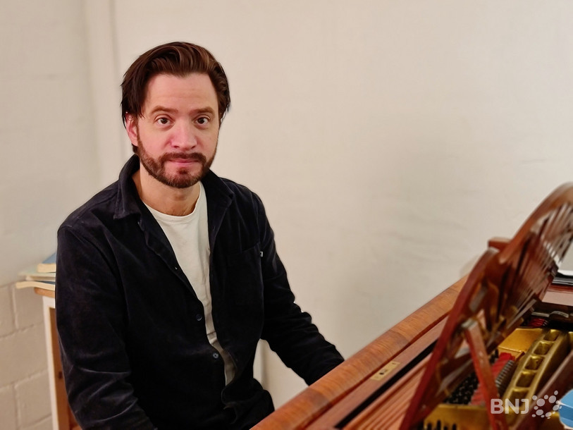 Etienne Hersperger accueille une cinquantaine d'élèves dans l'école Vocalissimo qu'il dirige avec son épouse