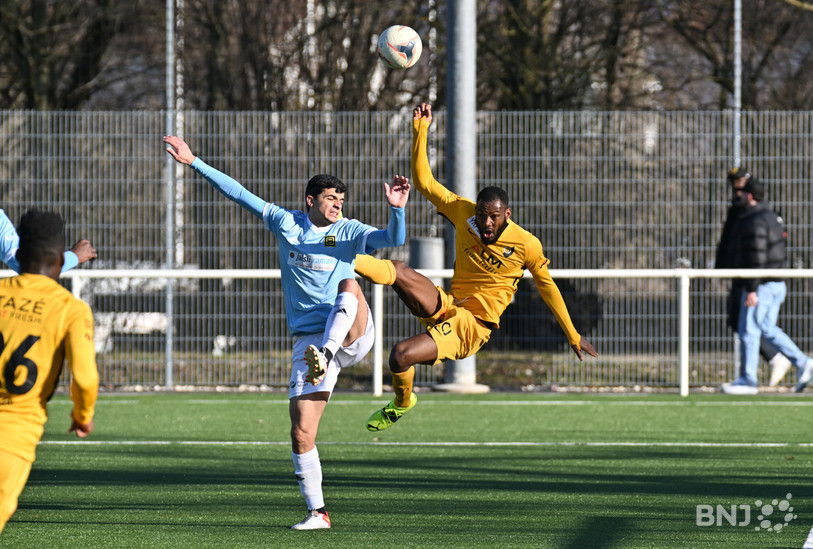 Mohamed Camara (en jaune) et les SRD n'ont pas trouvé la faille samedi (photo : Georges Henz).