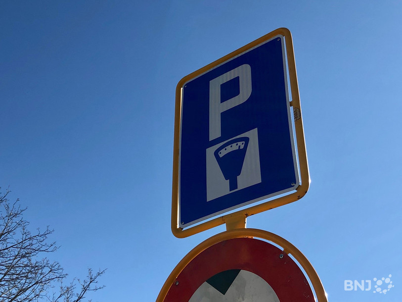 Delémont dispose de 1'900 places gratuites et 1'600 payantes selon la commune.