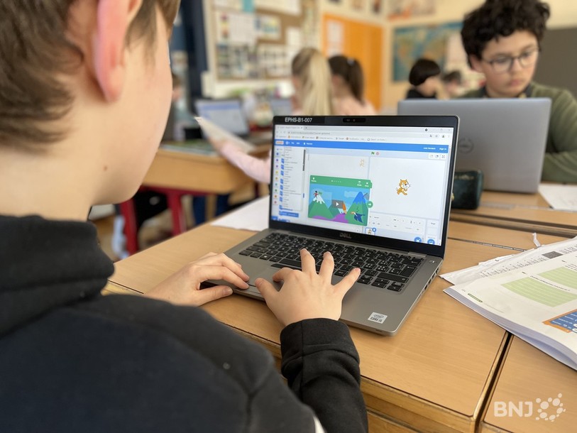 Face à l'accélération du numérique, le canton du Jura souhaite investir 3,6 millions de francs sur cinq ans dans le domaine pour les écoles jurassiennes.