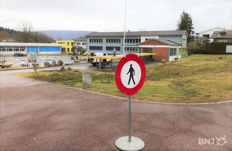 Le paysage va passablement changer sur le site des écoles de Courrendlin. Les travaux de construction du nouveau complexe scolaire ont démarré ce lundi.