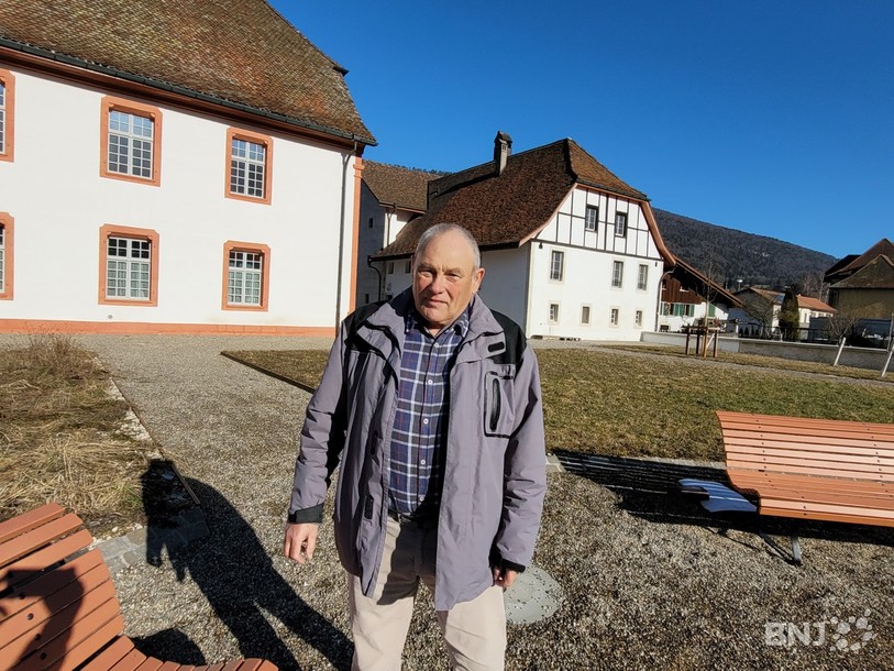 Noël Stalder aime se plonger dans les archives de son village.