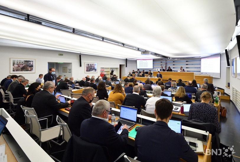 Les députés jurassiens à l'Hôtel du Parlement à Delémont lors la séance du 16 février. (Photo : Georges Henz).