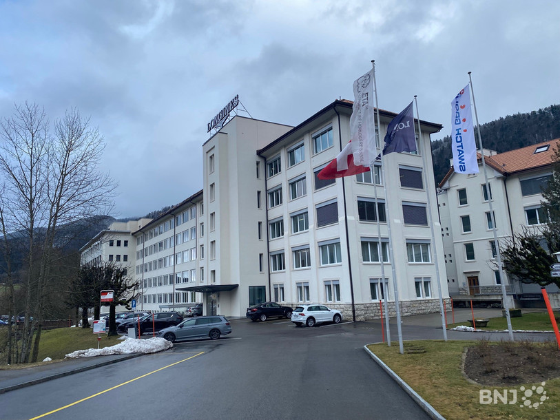 L'entreprise Longines emploie 750 personnes sur son site de St-Imier. S'y trouve également un musée qui retrace la longue tradition de la marque horlogère.