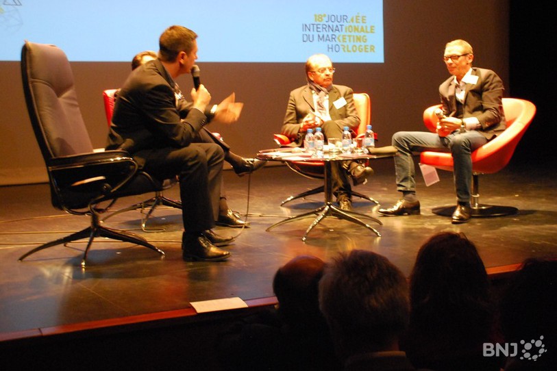 Une table ronde a été consacrée à la vision sectorielle du design. Elle a réuni (de droite à gauche) Roland Iten, designer industriel, Patrick le Quément, créateur de la Twingo et Antonio Terranova (à l'arrière-plan) de l'entreprise Cvstos. La discussion était animée par Mathias Froidevaux, responsable de la communication à la HE-arc.