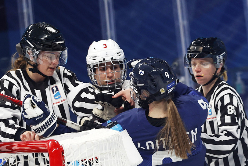 Sarah Forster et les Suissesses n'ont pas su prendre la mesure de la Finlande ce mercredi (photo : EPA/Mark Cristino).