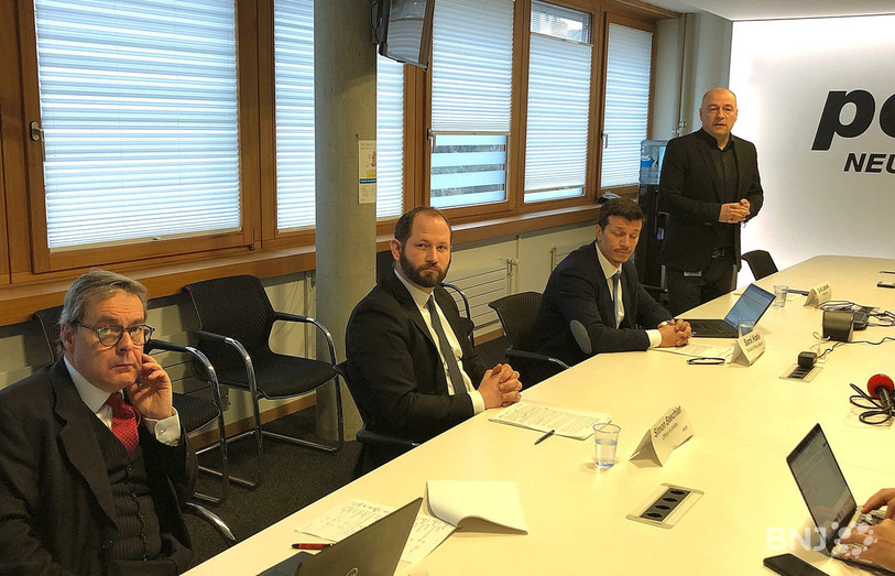 Le procureur général Pierre Aubert, l'inspecteur Simon Baechler, le chef de la police judiciaire Sami Hafsi et le porte-parole Georges-André Lozouet ont répondu aux questions.