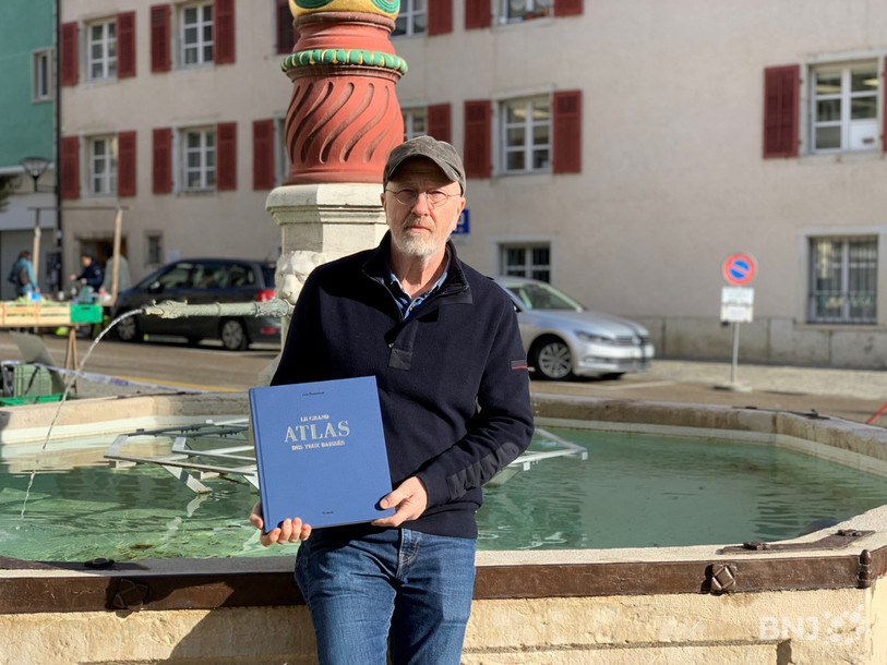 Alan Humerose a dédicacé son livre qui vient de paraître, « Le Grand Atlas des yeux baissés », samedi à Delémont.