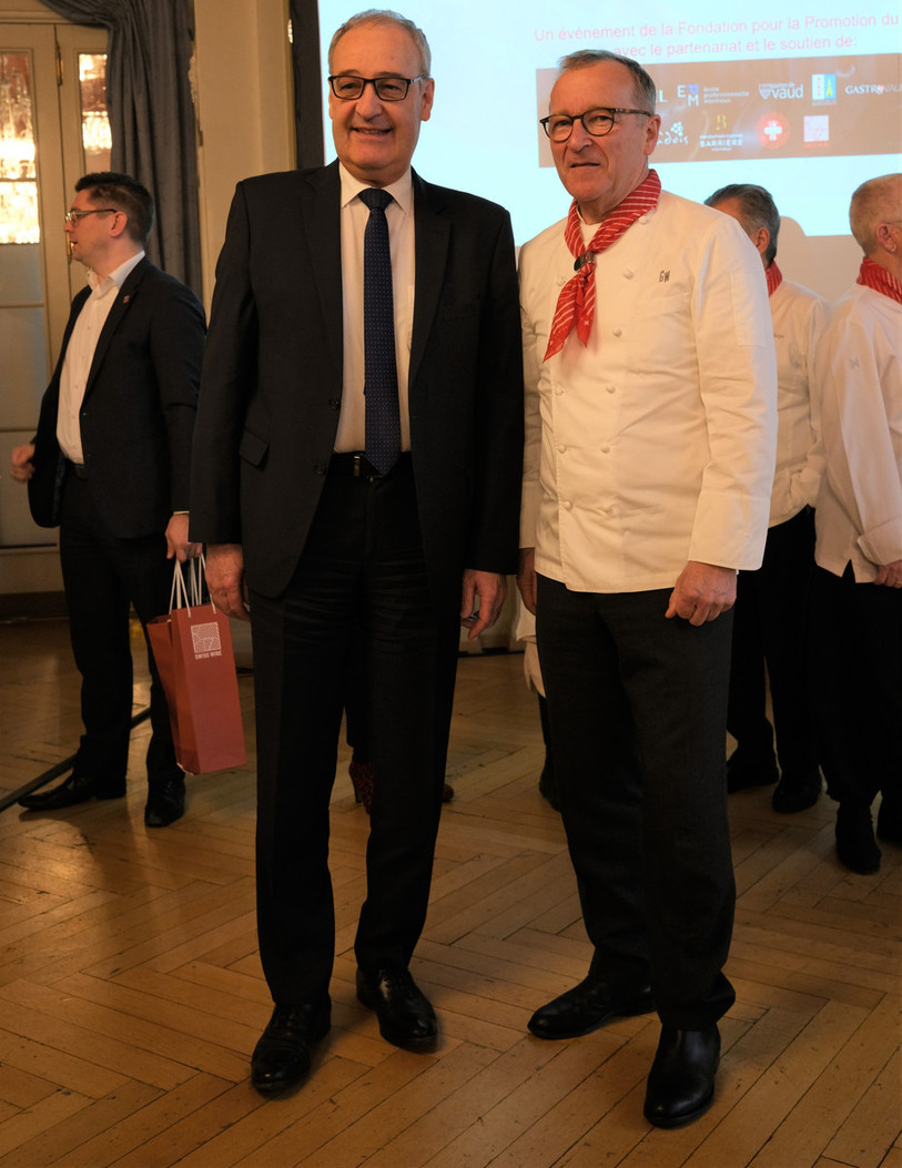 Georges Wenger et le conseiller fédéral Guy Parmelin. (Photo : Fondation pour la promotion du goût).