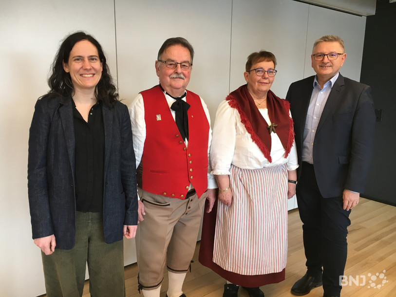 Plusieurs membres du comité d'organisation de la Fête romande et internationale des patoisans étaient présents mardi après-midi : (de gauche à droite: Elisabeth Berchtold, rédactrice du Glossaire des patois, Maurice Jobin vice-président du CO, Francine Girardin présidente de la FRIP et Charles Juillard président du CO).