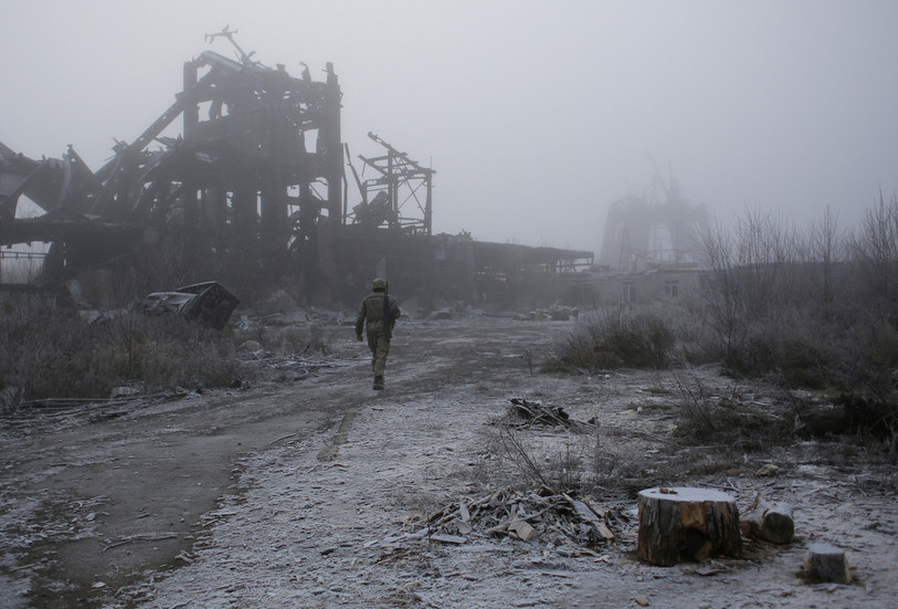 Aux abords de Donetsk, les affrontements ne se sont jamais arrêtés depuis 2014. (AP/Vitali Komar)