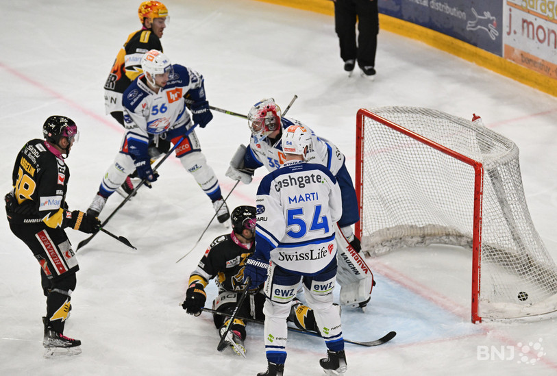 Jérôme Leduc vient d'ouvrir le score en envoyant le puck dans les filets zurichois (photo : Georges Henz).